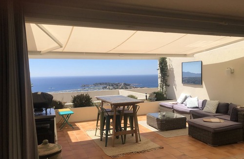 Bandol Apartment | Magnificent T2 sea view 4* at the tourist office, Swimming pool + Scooter possibility