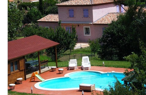 Salon-de-Provence Villa | Magnificent villa for 12 with pool and jacuzzi in Provence