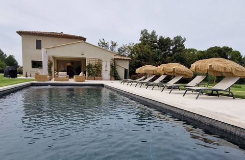 Aix-en-Provence House | Magnificent villa in the Aix countryside