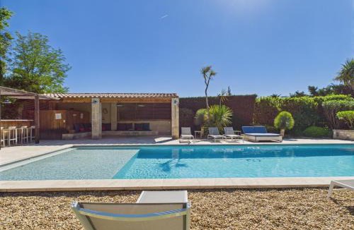 Eygalieres House | Magnifique Mas Provençal avec Piscine à Eygalières - 19 Couchages, 8 Chambres, Billard, et Plus ! - FR-1-599-3