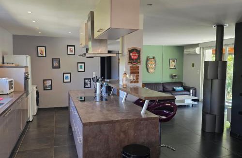 Salon-de-Provence Villa | Maison 150 m2 Climatisée, Jardin, Piscine, 7 pers