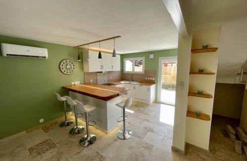 Avignon House | Maison 4 chambres pour 7 personnes max, terrasse, jardin, entièrement rénovée, clim réversible, WiFi, parking, cuisine équipée, à 5 min d'Avignon Intra-Muros en Tramway