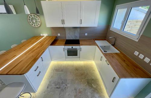 Avignon House | Maison 4 chambres pour 7 personnes max, terrasse, jardin, entièrement rénovée, clim réversible, WiFi, parking, cuisine équipée, à 5 min d'Avignon Intra-Muros en Tramway