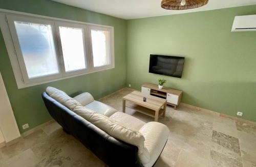 Avignon House | Maison 4 chambres pour 7 personnes max, terrasse, jardin, entièrement rénovée, clim réversible, WiFi, parking, cuisine équipée, à 5 min d'Avignon Intra-Muros en Tramway