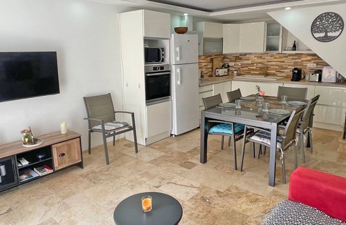 Guerrevieille House | Maison 5 Pers - Vue Mer - Climatisation by Interhome