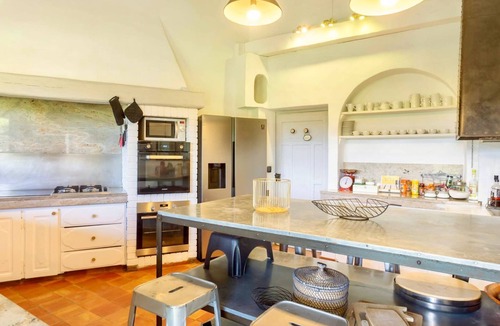 Bonnieux Villa | Maison Ballerine - Eight Bedroom Villa, Sleeps 21