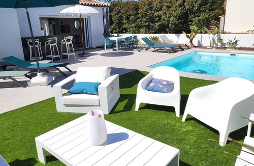 Marseillan House | Maison Céladon Piscine Bord D'étang