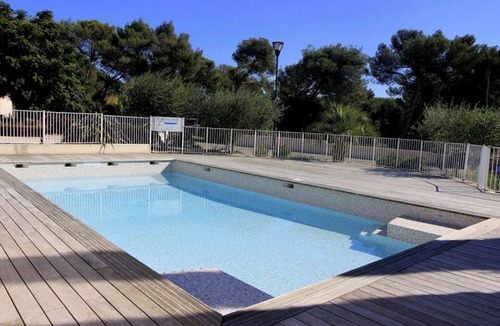 Castries House | Maison Calme en Nature Avec Piscine et Parking
