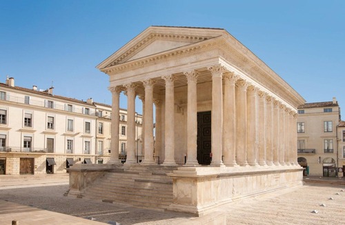 Nimes City Centre Apartment | Maison Carré - 2 bedrooms, air conditioning