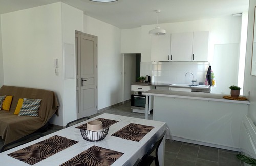 Nimes City Centre Apartment | Maison Carrée/coeur Historique de Nîmes - Superbe Appt 55m²