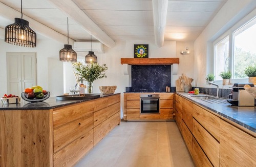 Maussane-les-Alpilles Villa | Maison De Bois - Five Bedroom Villa, Sleeps 10