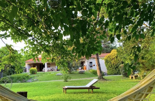 Simiane-Collongue House | Maison Dans un Écrin de Verdure Piscine Plein sud