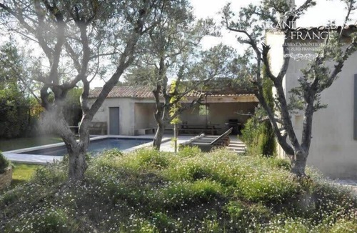 Eygalieres Villa | Maison Daudet Summary