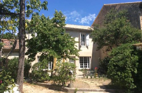 Robion House | Maison Daumas Billard Français et Piscine