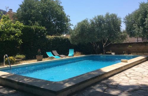 Robion House | Maison Daumas Billard Français et Piscine