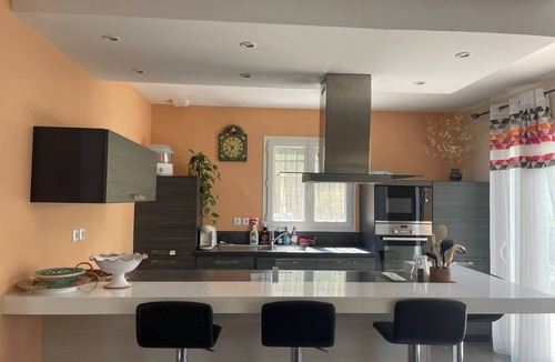 Cabrieres-dʼAigues House | Maison de Vacances Dans le Luberon