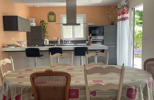 Cabrieres-dʼAigues House | Maison de Vacances Dans le Luberon
