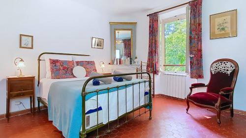 Sillans-la Cascade House | Maison de village, Accès cascade et rivière