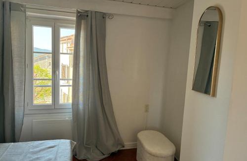 Pierrefeu-du-Var Villa | Maison de village avec terrasse