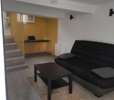 Lambesc Apartment | Maison de village avec exterieur