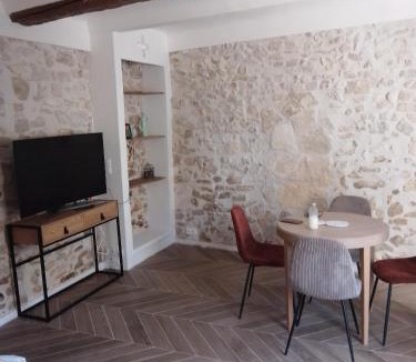 Eguilles Apartment | Maison de village en provence