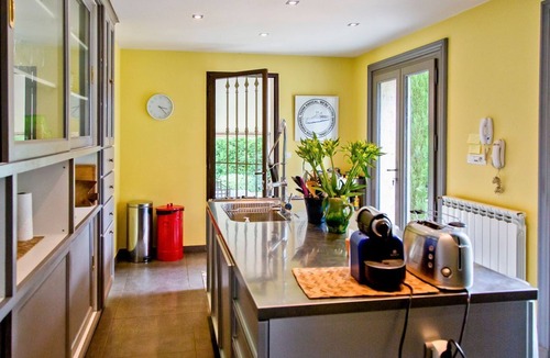 Eygalieres Villa | Maison Des Cypres - Four Bedroom Villa, Sleeps 6
