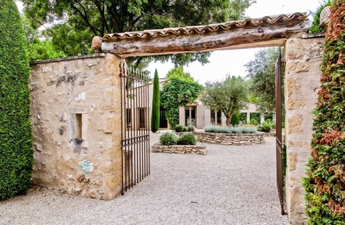 Eygalieres Villa | Maison Des Cypres - Four Bedroom Villa, Sleeps 6