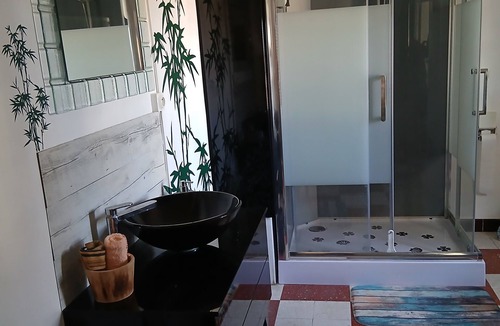 Villeneuve-les-Beziers Bed & Breakfast | Maison du Canal