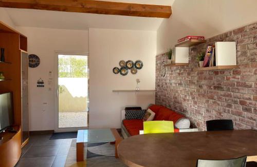 La Crau Apartment | Maison F2, neuve au calme avec jardinet