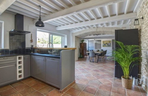 St.-Remy-de-Provence Villa | Maison Nourat - Four Bedroom Villa, Sleeps 8