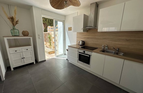 Beziers Villa | Maison Guyenne Lovely, cosy house furnished with care and comfort