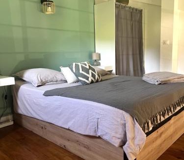 Eyguieres House | Maison l 2ch l clim l jardin l piscine l Alpilles