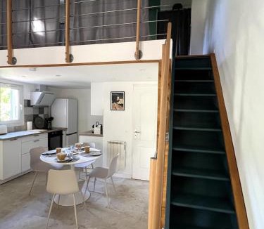 Eyguieres House | Maison l 2ch l clim l jardin l piscine l Alpilles
