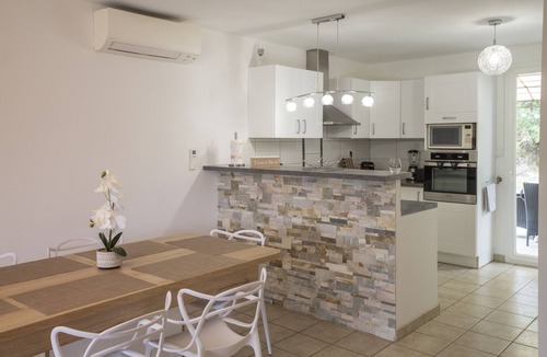 Sillans-la Cascade Villa | Maison petit Sillans - beautiful holiday home with private pool for 6 people