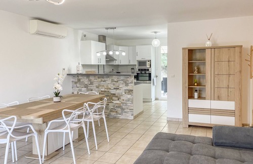 Sillans-la Cascade Villa | Maison petit Sillans - beautiful holiday home with private pool for 6 people