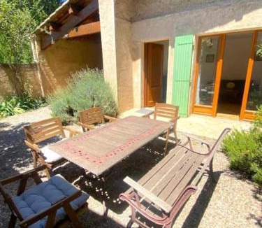 Robion House | Maison provençale au milieu des champs