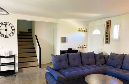Aimargues Villa | Maison Romarin Avec Piscine