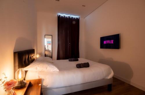 Centre Ville-Gare House | Maison Rouget - Chambre 3 - Le Palmier