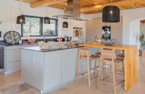 Maussane-les-Alpilles Villa | Maison Sanctuaire - Five Bedroom Villa, Sleeps 10