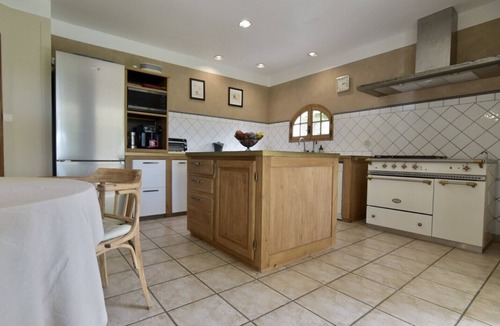 Noves Villa | Maison Satine, a beautiful authentic holiday home for 6 people with a private pool in Provence!
