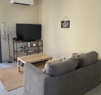 Saint-Mitre-les-Remparts House | Maison T3 dans un village calme