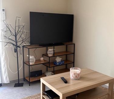 Saint-Mitre-les-Remparts House | Maison T3 dans un village calme