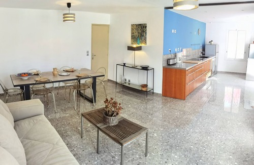 Montolivet House | Maison T3 Moderne et Design Avec Terrasse et Piscine en été