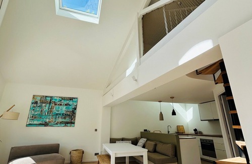 7th Arrondissement House | Maisonnette de 60m2 en Bord de mer