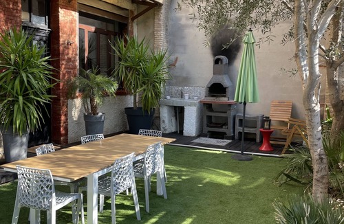 8th Arrondissement House | Marseille Goudes a house in the creeks