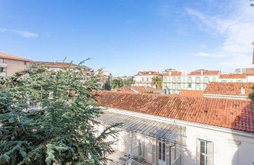 California - Pezou Apartment | MARTINEZ HOTEL AREA: Modern 3 bedrooms w/terrace
