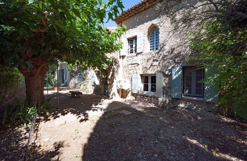 Eygalieres Villa | Mas Art et Soleil - Three Bedroom Villa, Sleeps 6