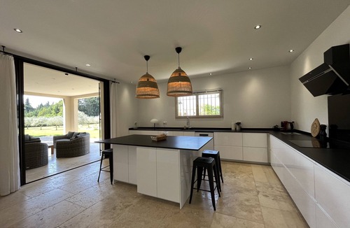 Chateaurenard House | Mas de l'Olivier, freshly renovated, heated pool