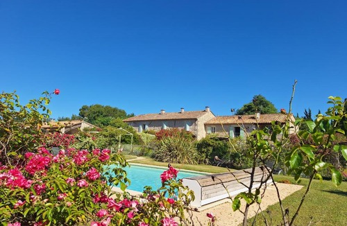 St.-Remy-de-Provence Bed & Breakfast | MAS DES FIGUES - très calme - Certifié Biologique - Parc Naturel Ecologique - Piscine 12x6 - brunch paysan méditerranéen cuisine maison - huile d'olive - Agritourisme - Alpilles - Saint Rémy de Provence- 30 avril au 27 septembre 2026