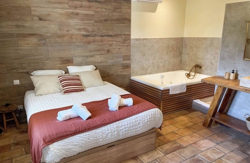 Arles Other | Mas Dou Rose, farmhouse with swimming pool near Alpilles